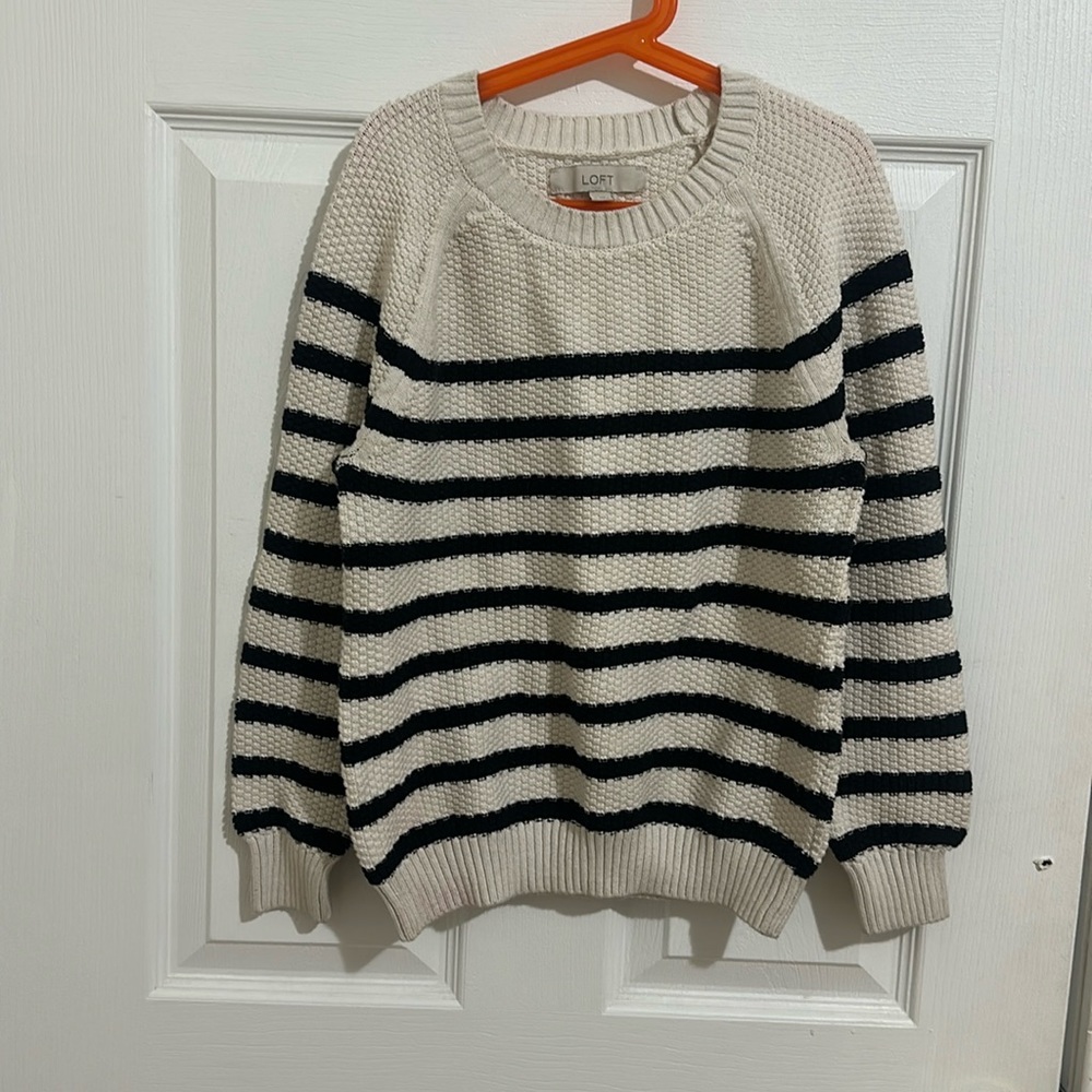 Very comfy Medium sweater, could fit a small!